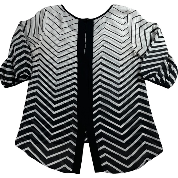 iZ Byer 📌 size small black white chevron sheer 3/4 sleeve scoop neck curved hem - Picture 10 of 16